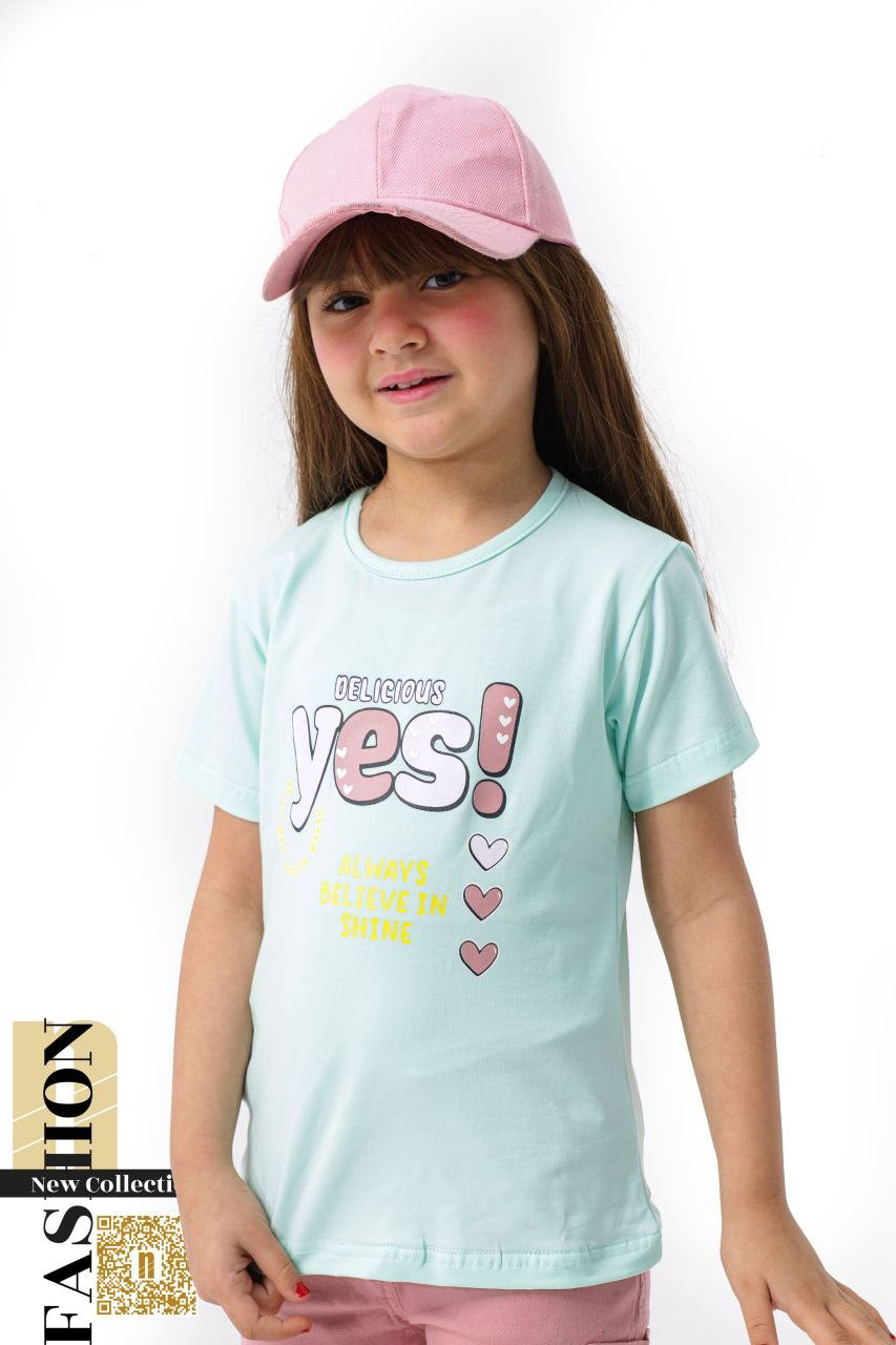 طقم بناتي "Yes  Doul" –  7000  تيشيرت مطبوع مع شورت جبردين متعدد الجيوب