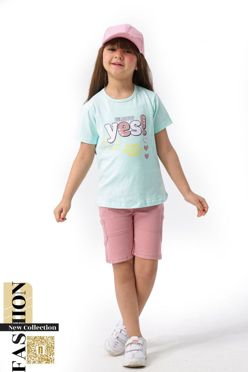 طقم بناتي "Yes  Doul" –  7000  تيشيرت مطبوع مع شورت جبردين متعدد الجيوب